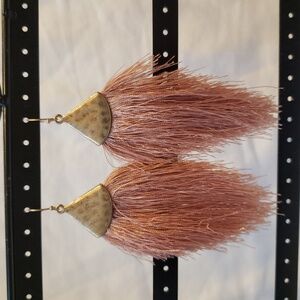 Earrings hammered gold tone and pink textile threads